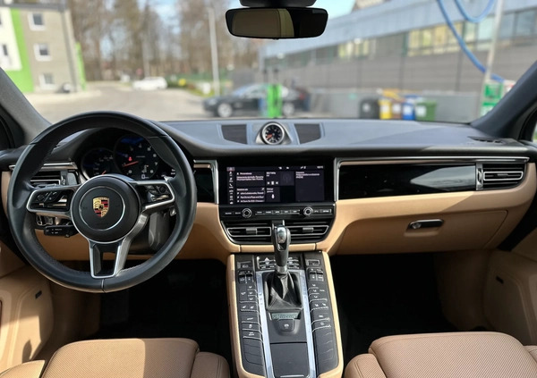 Porsche Macan cena 225000 przebieg: 26000, rok produkcji 2021 z Koszalin małe 232